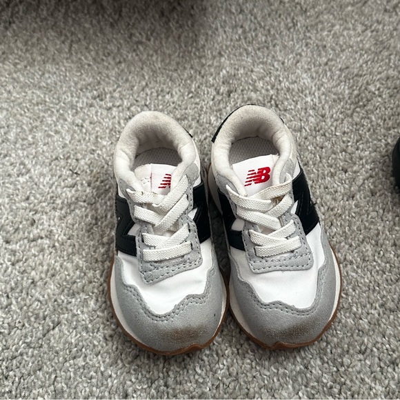 New balance size 5 toddler shoes - Picture 7 of 7